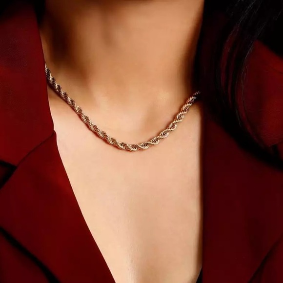 NEW 18k Gold PlatedCuban Twisted Choker Necklace - Picture 2 of 6